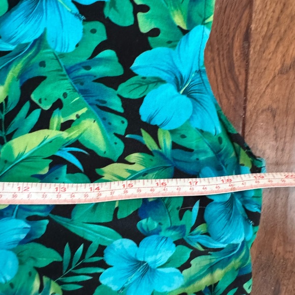 Floral Sleeveless Top - Green - Picture 9 of 9